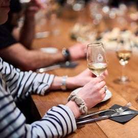 Paris: Aula de prova de vinhos franceses com um sommelier