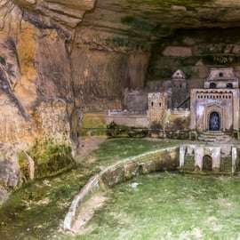 Catacombes de Paris : visite guidée en coupe-file et accès spécial
