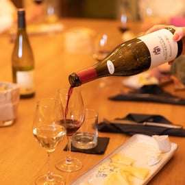 Paris: Den ultimata vin- och ostprovningen på engelska