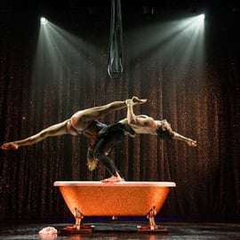 Parijs: 3-gangen diner & show in Paradis Latin Cabaret