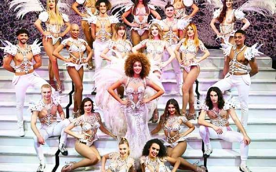Párizs: háromfogásos vacsora és show a Paradis Latin kabaréban