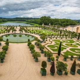 From Paris: Versailles Guided Tour by Deluxe Minibus
