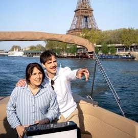 Croisière privée sur la Seine, rosé et macarons