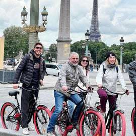 Guidad cykeltur i Paris på holländska cyklar för familjer