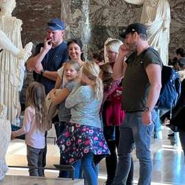 Paris Louvre: 2-Hour Private Tour for Groups or Families