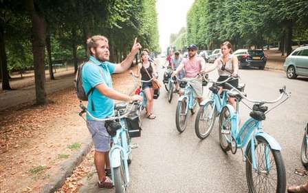 Tour in bicicletta di Versailles con ingresso al palazzo e alla fattoria della regina