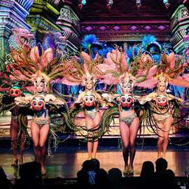 Paris: Moulin Rouge Cabaret Show Ticket mit Champagner