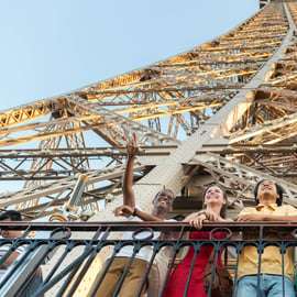 Paris: Tillgång till Eiffeltornet med audioguide och kryssning som tillval