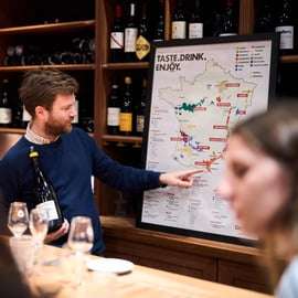 Paris: Aula de prova de vinhos franceses com um sommelier
