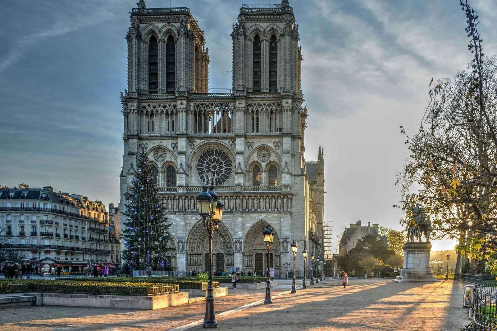 Notre-Dame: Interior Guided Tour with Reserved Entry