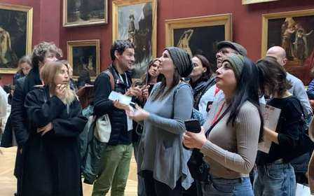 Parigi: Tour guidato del meglio del Louvre con biglietto prenotato in anticipo