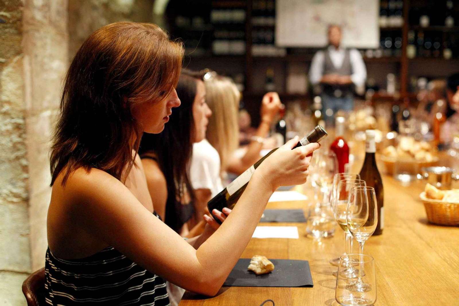Paris: Aula de prova de vinhos franceses com um sommelier
