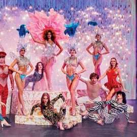 Paryż: Paradis Latin Cabaret Show z opcjonalnym szampanem