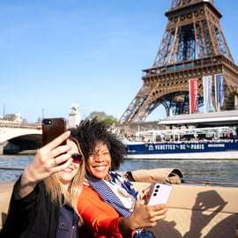 Croisière privée sur la Seine, rosé et macarons