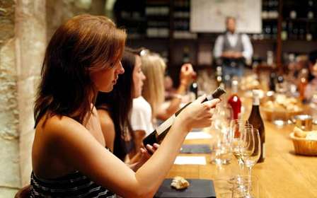 Paris, Frankrike Fransk vinprovningskurs med sommelier