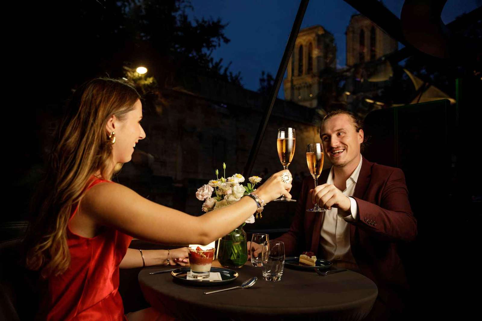 Paris: 3-Gänge-Dinner-Kreuzfahrt auf der Seine mit Live-Musik
