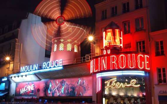 Moulin Rouge Show mit Stadtrundfahrt am Abend im Reisebus