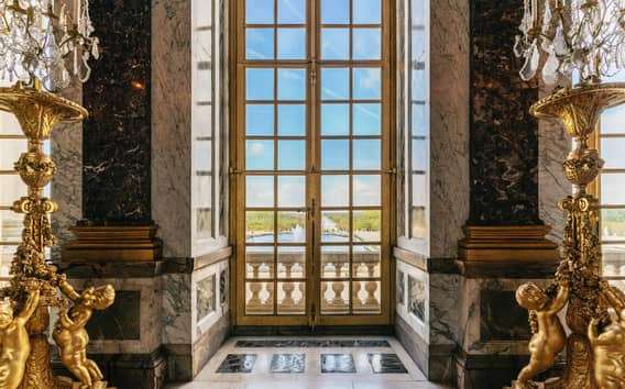 From Paris: Versailles Palace Guided Tour & Gardens Access