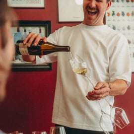 Ochutnávka vína a sýrů v Paříži v Secret Wine Door