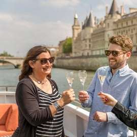 Paris: Cruzeiro de degustação de champanhe com partida da Torre Eiffel