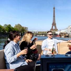 Croisière privée sur la Seine, rosé et macarons