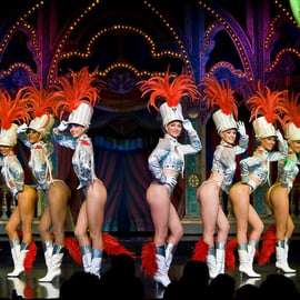 Paris: Moulin Rouge Cabaret Show Ticket mit Champagner