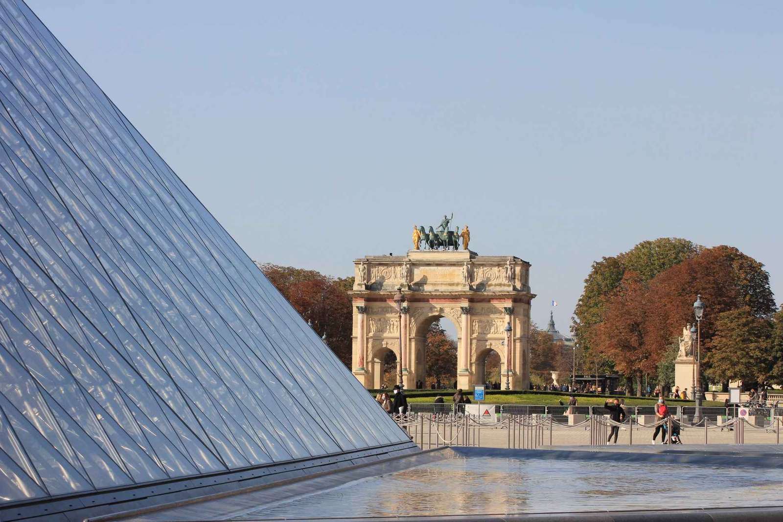 Paris: Louvre, Sainte-Chapelle, & Notre Dame Full Day Tour