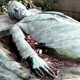 Who Killed Victor ? Escape Game at Père Lachaise Cemetery