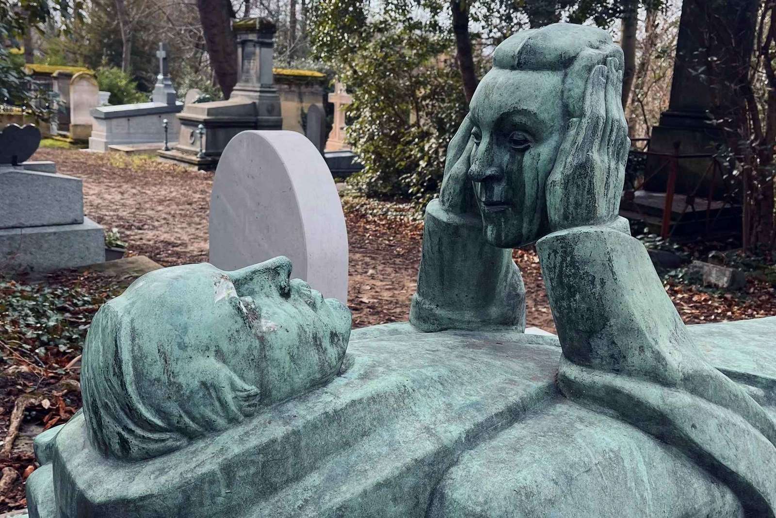 Who Killed Victor ? Escape Game at Père Lachaise Cemetery
