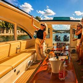 Paris: VIP-privatkryssning på Seine med champagne och macarons