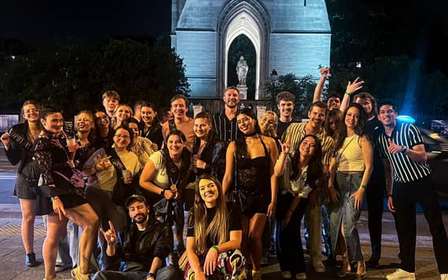 Parigi: Giro dei pub guidati del centro città con shottini e ingresso in discoteca