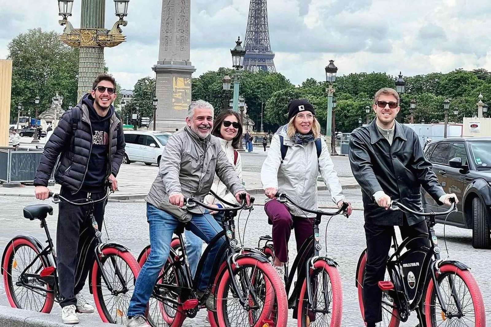 Guidad cykeltur i Paris på holländska cyklar för familjer