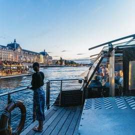 Paris: 3-Gänge-Dinner-Kreuzfahrt auf der Seine mit Live-Musik