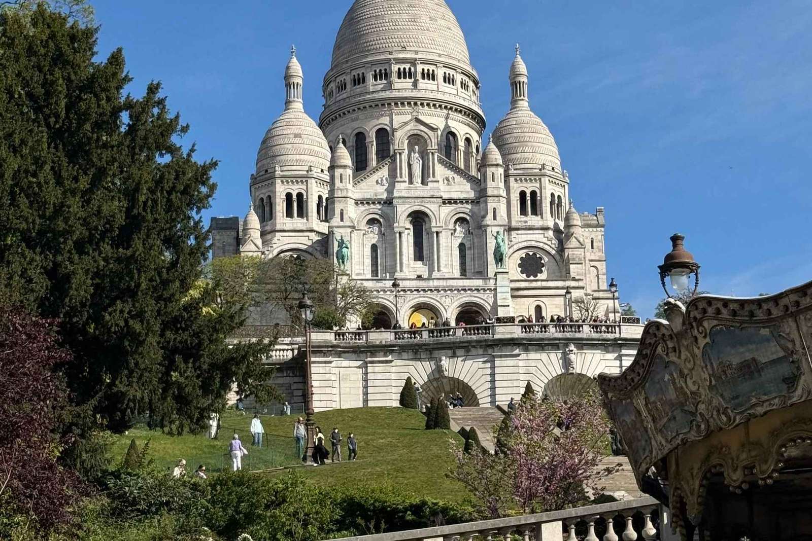 Paris: Montmartre Must-See Walking Tour with a Local Guide