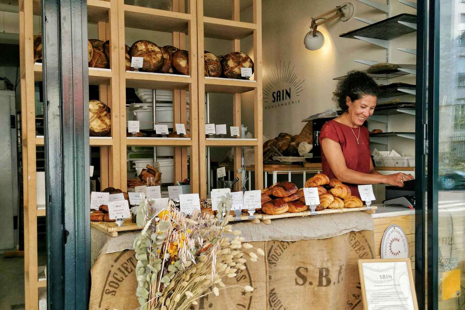 Mattur vid Canal Saint-Martin med provsmakning