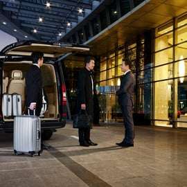Paris: Charles-de-Gaulle Airport Private Roundtrip Transfer