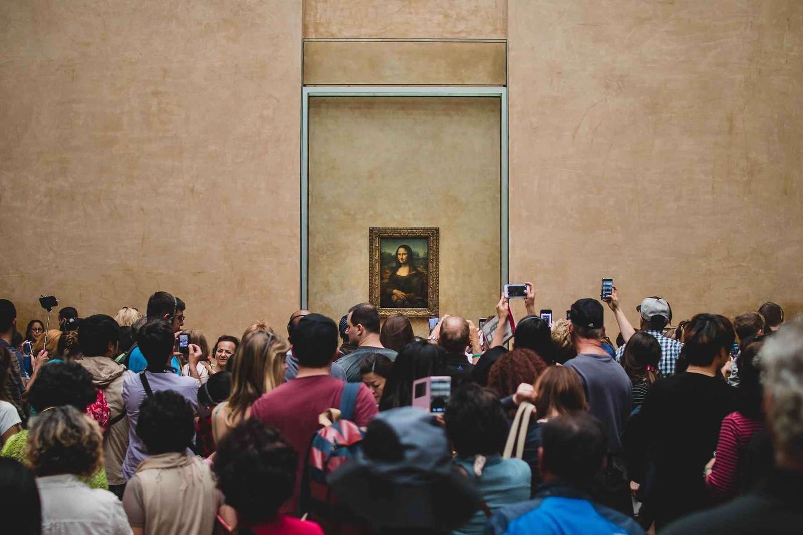 Paris: Louvre Museum Guided Tour with Reserved Access