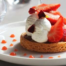 Paris: Eiffel Tower's Madame Brasserie Dinner with Drinks