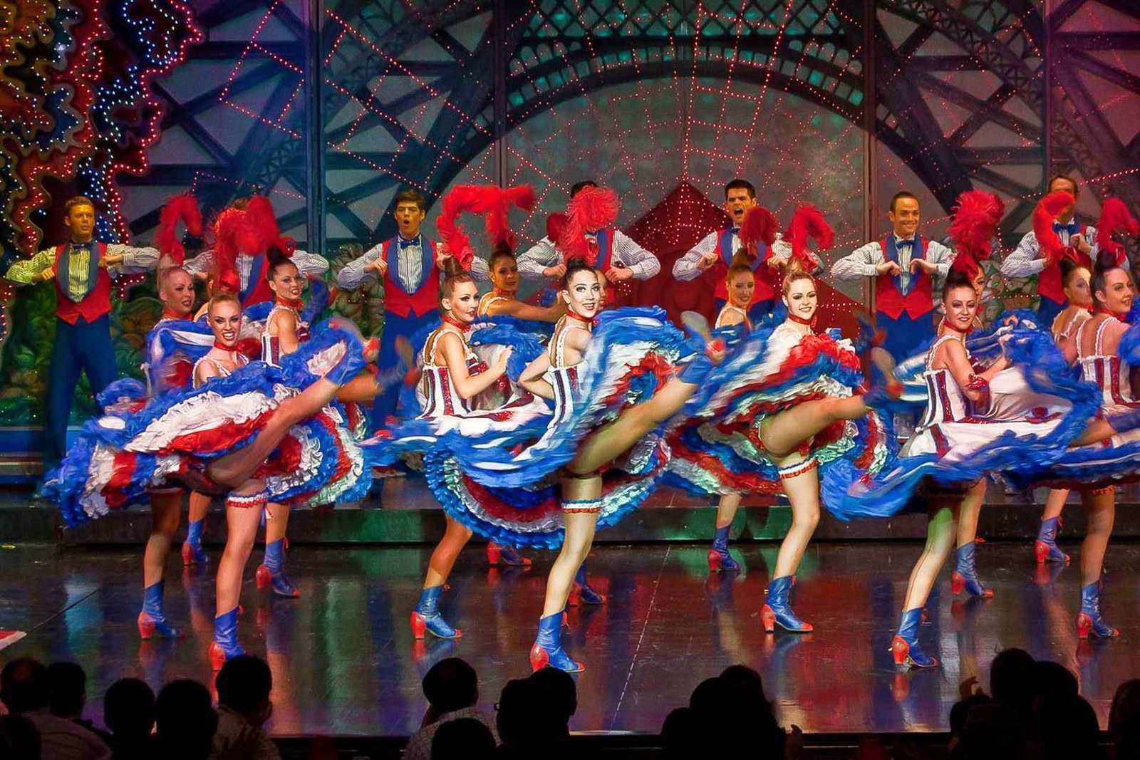 Paris: Moulin Rouge Cabaret Show Ticket mit Champagner