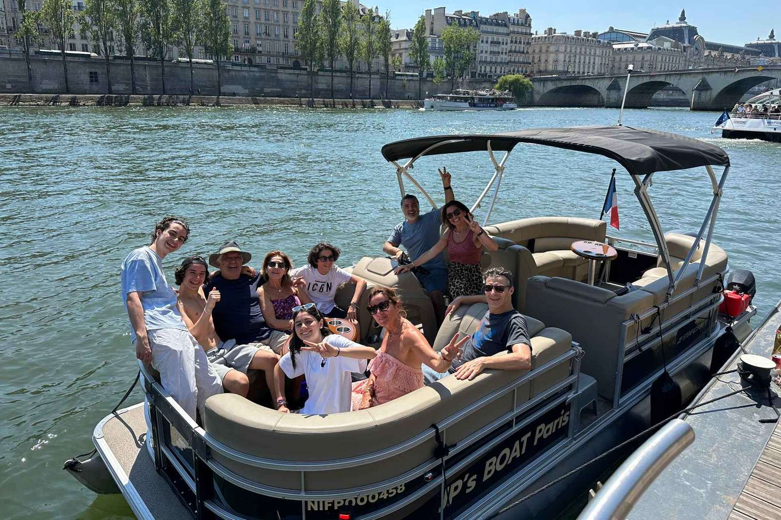 Private Seine River Cruise in Paris, Eiffel Tower Views