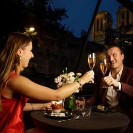 Paris: 3-Gänge-Dinner-Kreuzfahrt auf der Seine mit Live-Musik