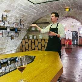 Paris: Visita guiada ao Museu do Vinho com prova de vinhos