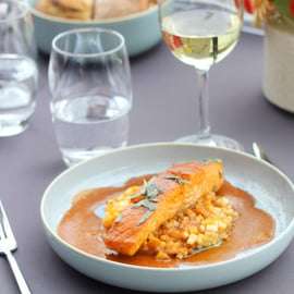 Paris: 3-Gänge-Dinner-Kreuzfahrt auf der Seine mit Live-Musik