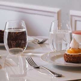 Tea time and access to the Palace of Versailles for 2 people