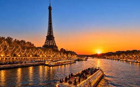 Paris: Seine Night Cruise with Illuminations & Free Souvenir