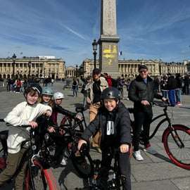 Guidad cykeltur i Paris på holländska cyklar för familjer