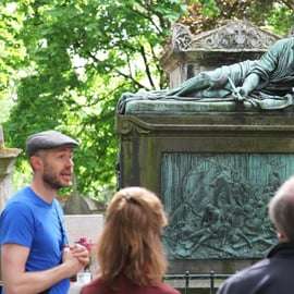 Paris: Visita guiada aos túmulos famosos do cemitério Pere Lachaise