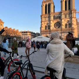Guidad cykeltur i Paris på holländska cyklar för familjer