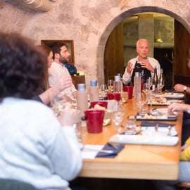 Paris: Den ultimata vin- och ostprovningen på engelska